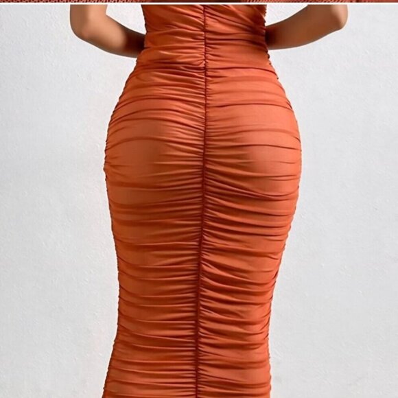 SOLD‼️Elegant One-Shoulder Orange Maxi Dress - Picture 2 of 2